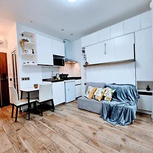 https://apt-perle-maritime-studio-3-proche-mer-wifi-clim.fr-provencehotel.com